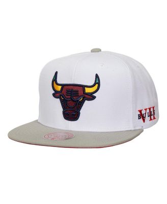 Mitchell & Ness - Men's White/Gray Chicago Bulls Core Snapback Hat